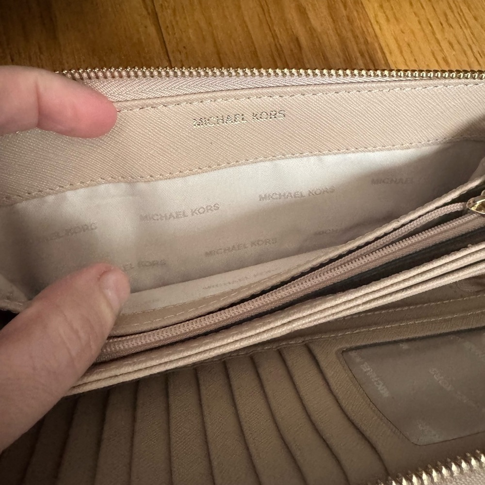 Michael Kors Cream Wallet pebbled leather - Picture 14 of 16